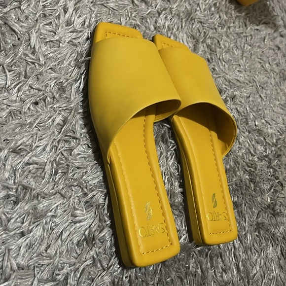 Frank Sarto Bordo Yellow Slides/Sandal Size 7M NWOB - Picture 2 of 7